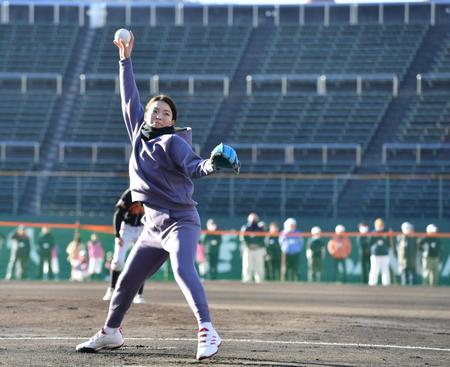 　始球式を務める渋野日向子（撮影・石井剣太郎）