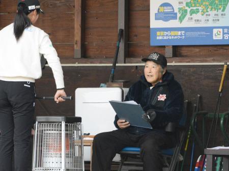 ７７歳尾崎将が元気な姿　ゴルフ指導に強い意欲