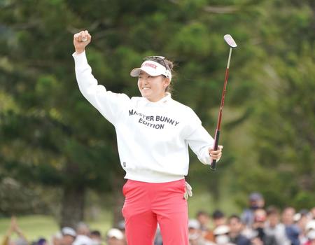 開幕戦Vの岩井千怜 西郷とのマッチレースに競り勝ち「ホッとしました」