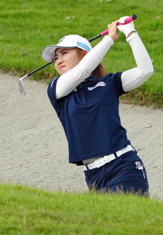 　通算１０アンダーで単独首位に立った古江彩佳（共同）