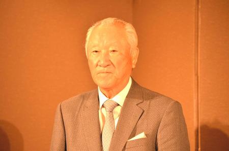 　退任会見に出席した青木功会長