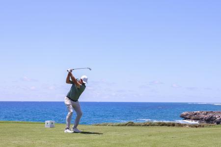 　コラレス・プンタカナ選手権第２ラウンド、ウェズリー・ブライアンの９番ティーショット＝１９日、プンタカナ（ゲッティ＝共同）