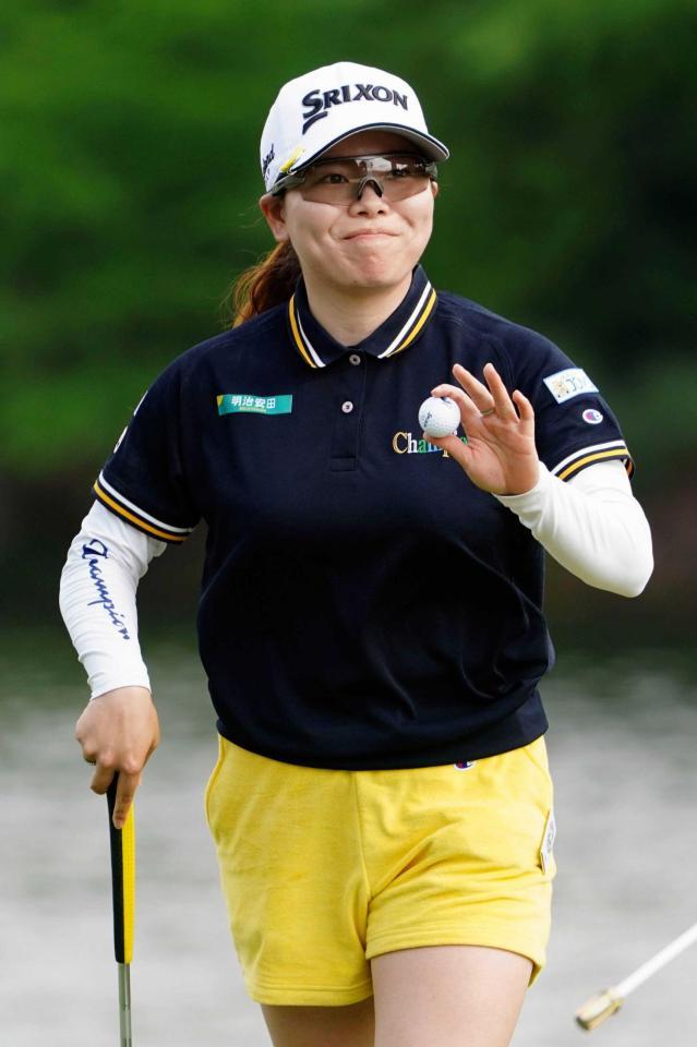 　阪神カラーのウエアで好スタートの勝みなみ（共同）