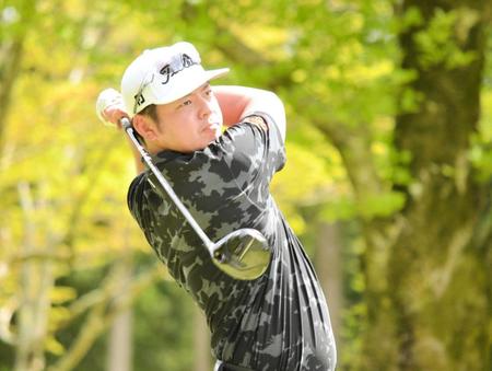 　ショットを放つ幡地隆寛