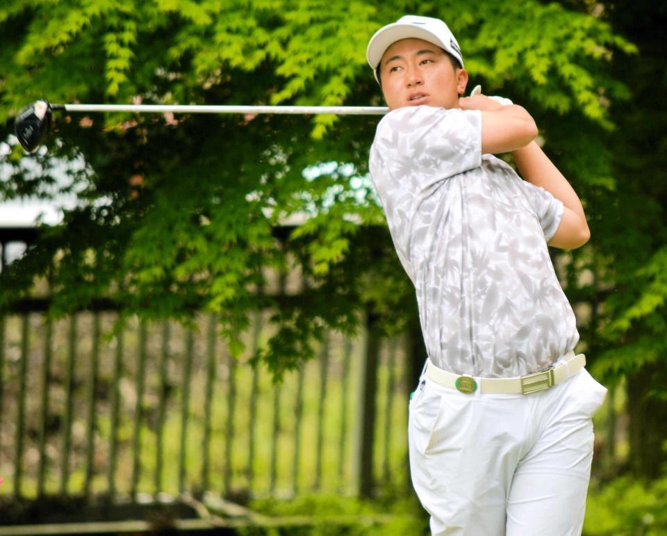 　首位と３打差とＶ戦線へ浮上してきた杉浦悠太（撮影・中谷大志）