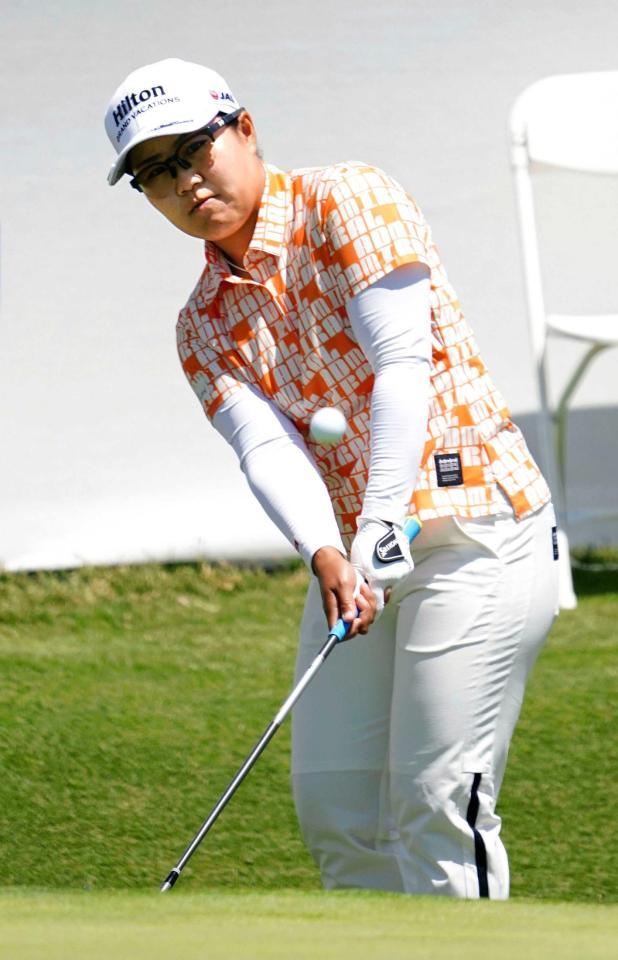 　１８番でショットを放つ畑岡奈紗（共同）