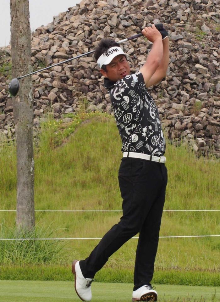 　９番、ショットを放つ池田勇太