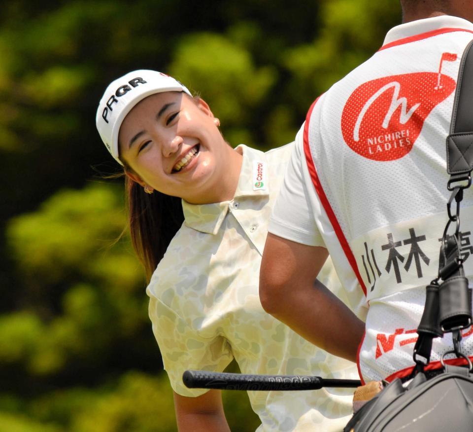 　順調にスコアを伸ばし、笑顔