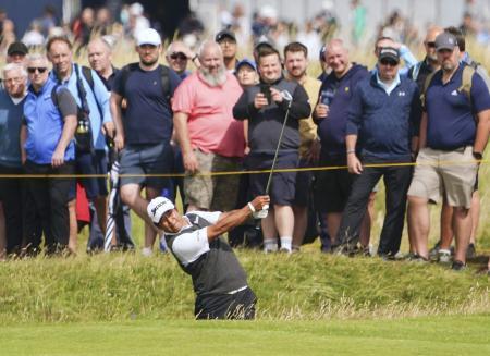 松山、９オーバーで７０位に後退　ゴルフの全英オープン第３日