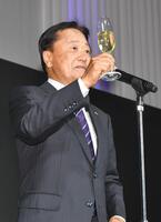 　乾杯のあいさつをする倉本昌弘ＪＧＴＯ副会長（撮影・持木克友）