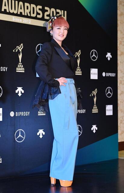 いつも“ほわほわ”」の山内日菜子が前髪ピンクの仰天イメチェン