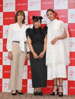 資生堂レディスオープン２０２４前夜祭に登場した（左から）脇元華、菅沼菜々、原英莉花＝２４年６月