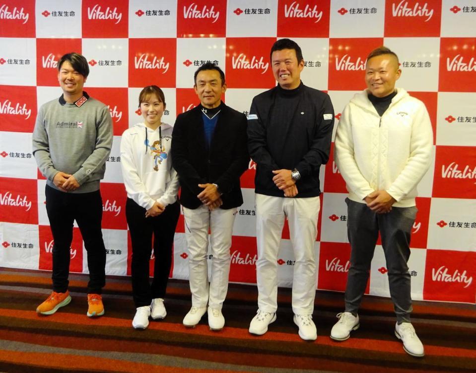 　プロキャディーマネジメント講座に参加した西村優菜（左から２人目）とプロキャディーの（左から）斎藤嵩介氏、森本真祐氏、清水重憲氏、木村憲仁氏