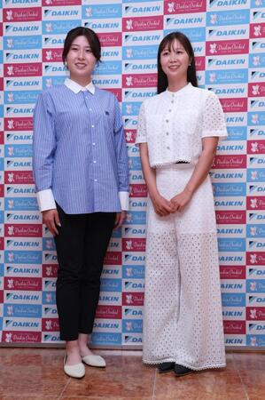 　大里桃子（左）と金澤志奈（撮影・金田祐二）
