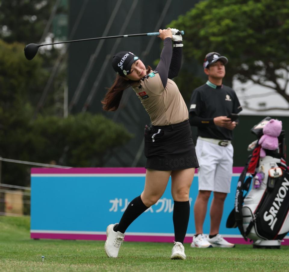 　調整する小祝さくら（撮影・金田祐二）