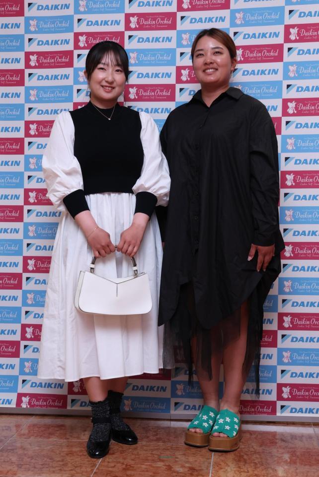 　阿部未悠（左）、鈴木愛（撮影・金田祐二）