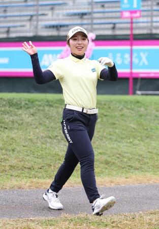 　プロアマ大会に出場し笑顔の佐久間朱莉（撮影・金田祐二）