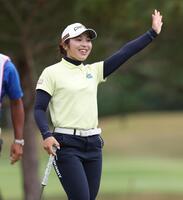 　プロアマ大会で笑顔の佐久間朱莉（撮影・金田祐二）