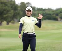 　プロアマ大会で笑顔の佐久間朱莉（撮影・金田祐二）