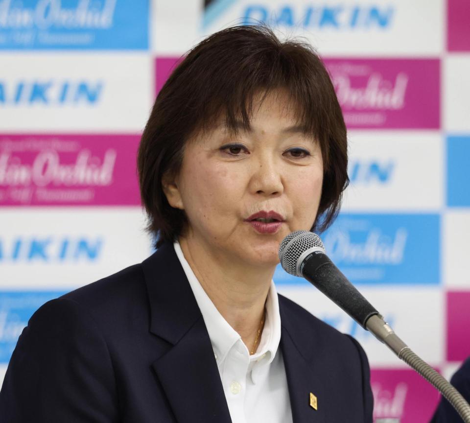 　会見する日本女子プロゴルフ協会・小林浩美会長（撮影・金田祐二）