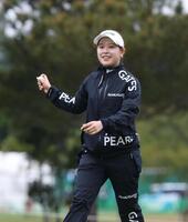 　笑顔でホールアウトした吉田鈴（撮影・金田祐二）