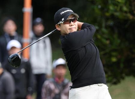 　２番、ティーショットを放つ申ジエ（撮影・金田祐二）