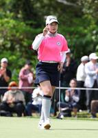 　７番、バーディーを決めた菅楓華（撮影・金田祐二）
