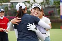 　米女子ゴルフのブルーベイＬＰＧＡで優勝し、喜ぶ竹田麗央（ゲッティ＝共同）
