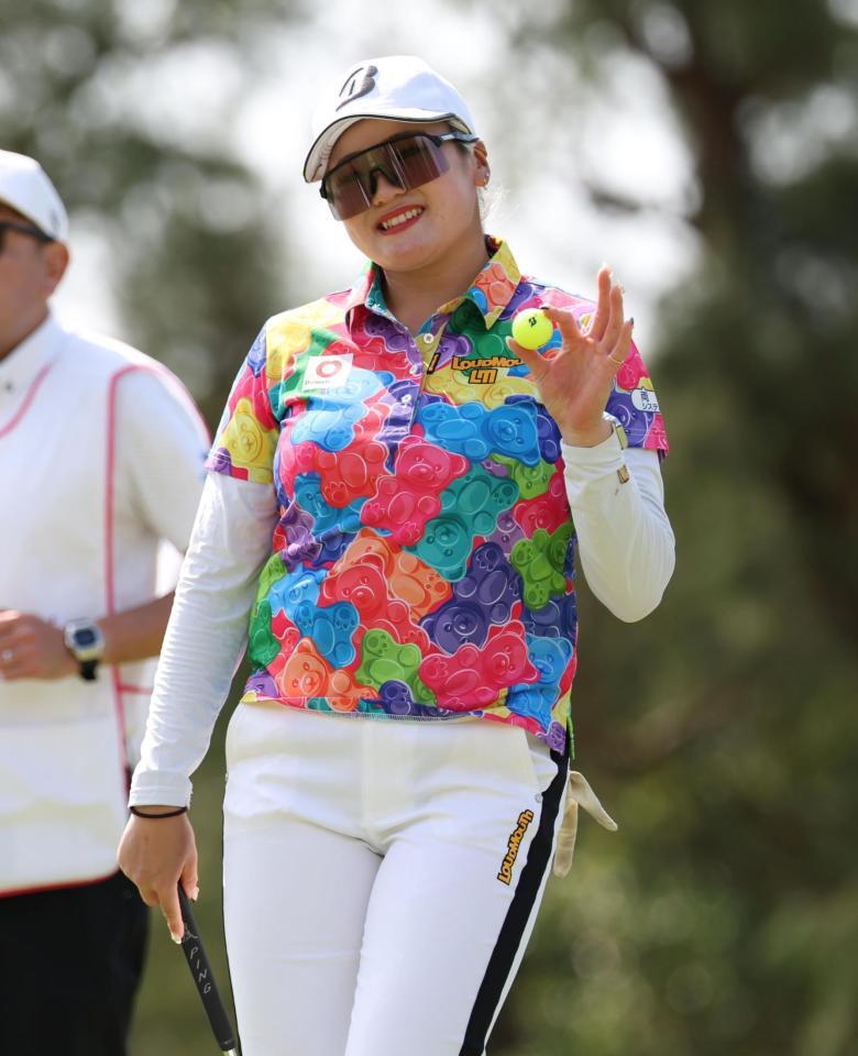 　ご機嫌の桑木志帆（撮影・金田祐二）