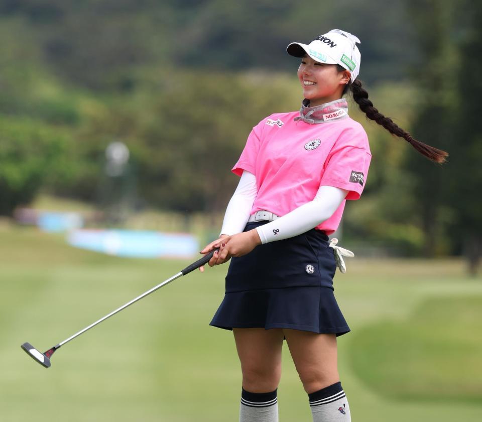 　１８番、イーグルパットが外れ、苦笑いの菅楓華（撮影・金田祐二）