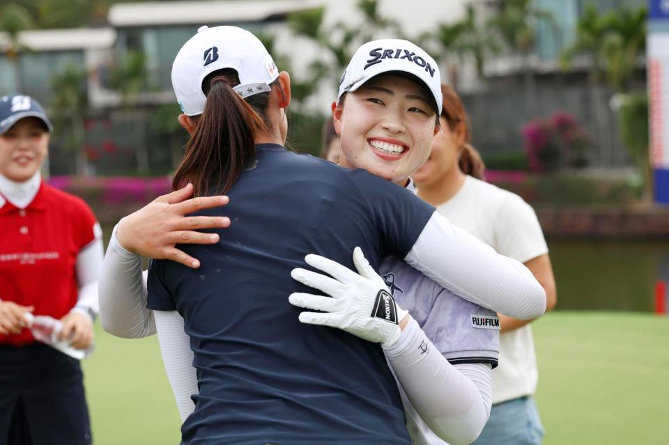 　米女子ゴルフのブルーベイＬＰＧＡで優勝し、喜ぶ竹田麗央（ゲッティ＝共同）