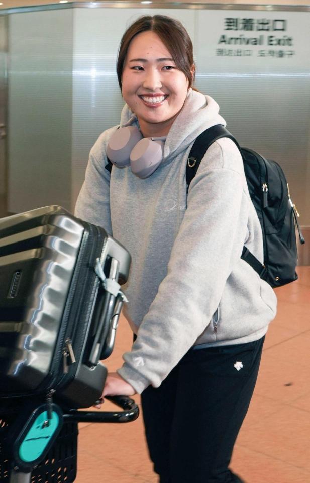 　ブルーベイＬＰＧＡを制した竹田麗央は、笑顔で帰国