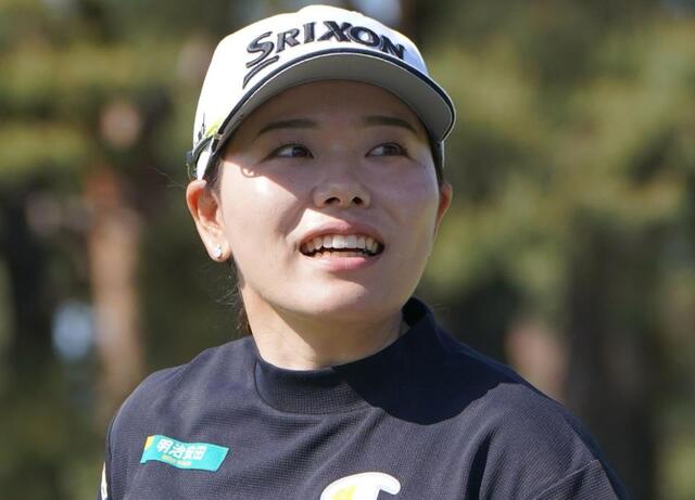 人気女子ゴルファーも歴史的一戦を堪能
