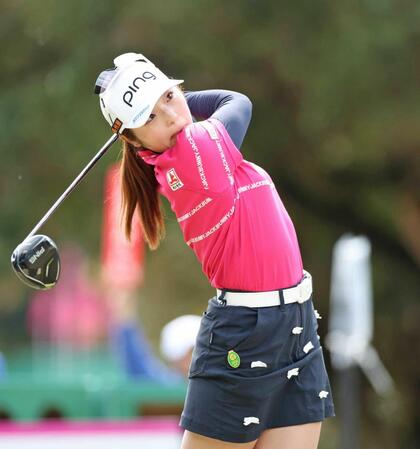 佐久間朱莉　５年目の正直へ　６８で首位と１打差　悲願初Ｖへ２位発進「チャンスはたくさんある」