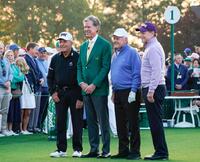 　「名誉スターター」を務めた（左から）ゲーリー・プレーヤー、（１人おいて）ジャック・ニクラウス、トム・ワトソン（共同）