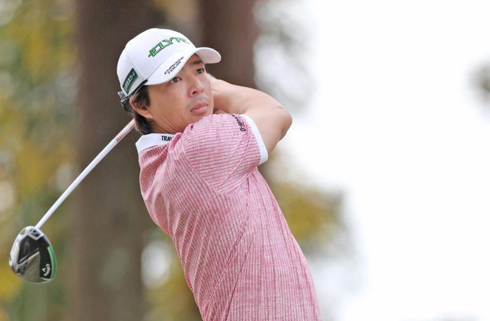 　１２番でティーショットを放つ石川遼
