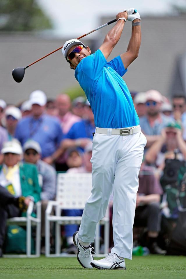 　第１ラウンド、１番でティーショットを放つ松山英樹（共同）