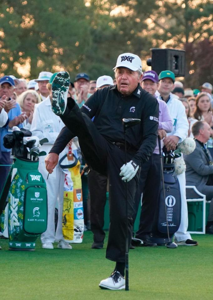 　「名誉スターター」を務めたゲーリー・プレーヤー（共同）