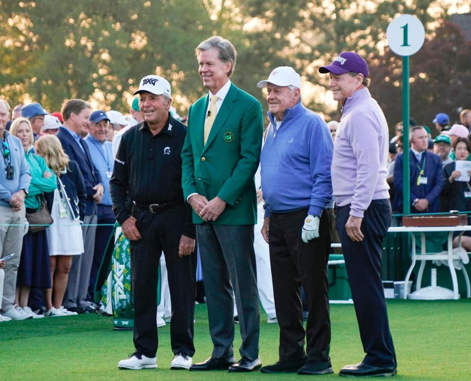 　「名誉スターター」を務めた（左から）ゲーリー・プレーヤー、（１人おいて）ジャック・ニクラウス、トム・ワトソン（共同）