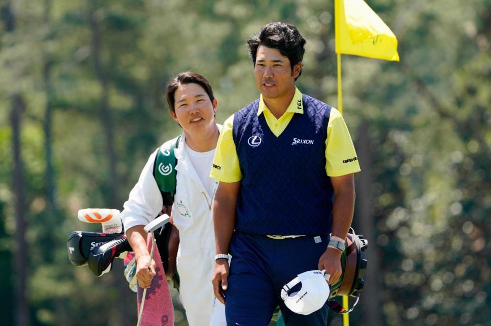 　最終ラウンドを終えた松山英樹（右）＝共同