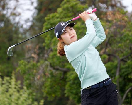 　プロアマ戦で調整する古江彩佳＝エルカバレロＣＣ（共同）