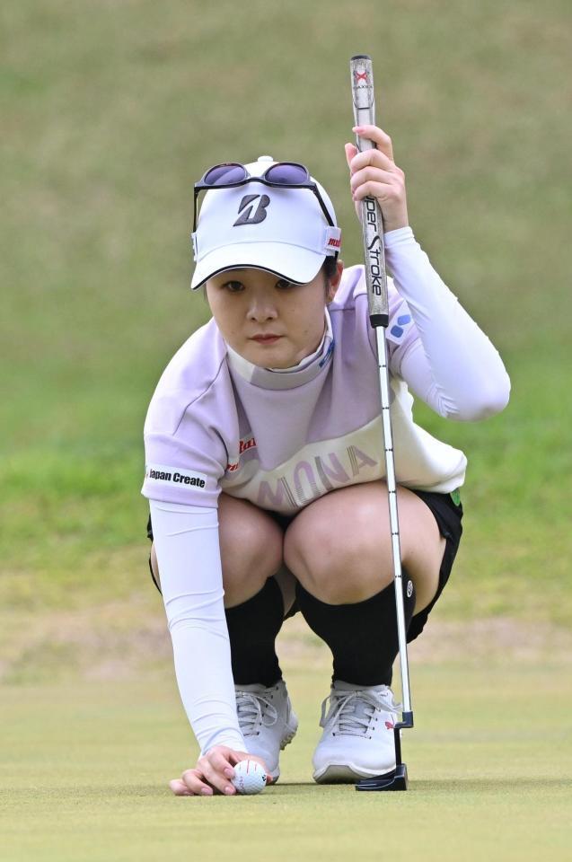 　第１日、１番でラインを読む川崎春花