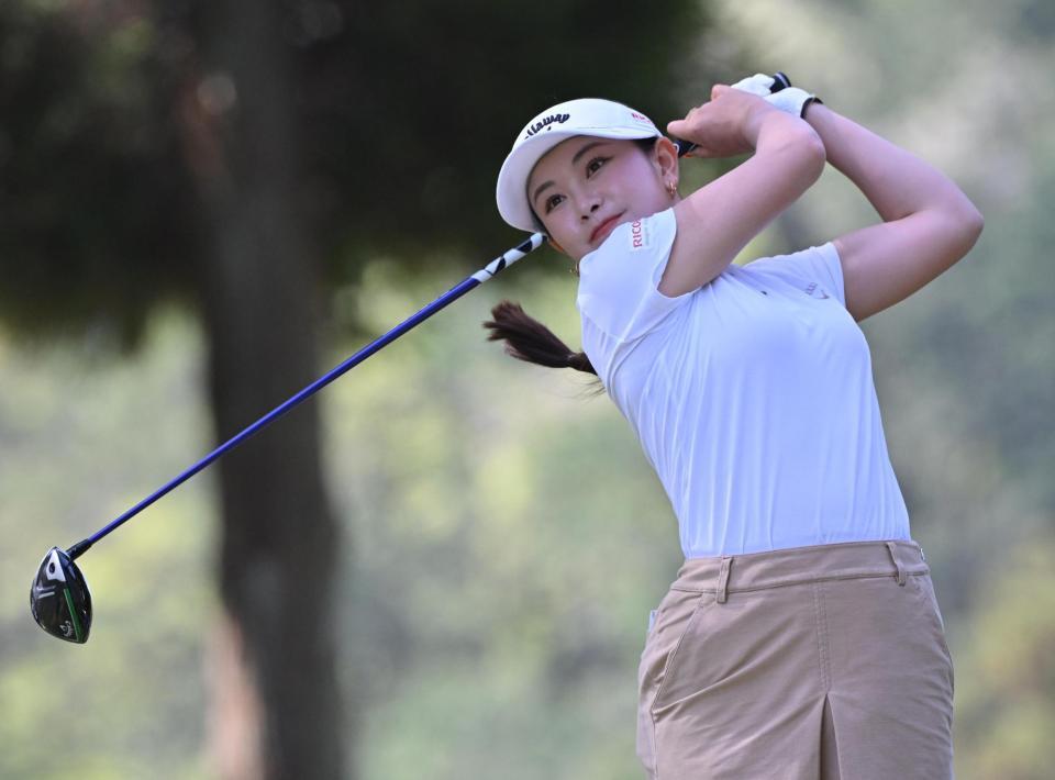 　４番でティーショットを放つ河本結