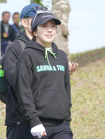 男子ツアーの前澤杯を女子プロも続々観戦　ＳＮＳで報告　堀琴音が前澤氏との３ショ投稿　有村智恵も双子の息子たちと来場