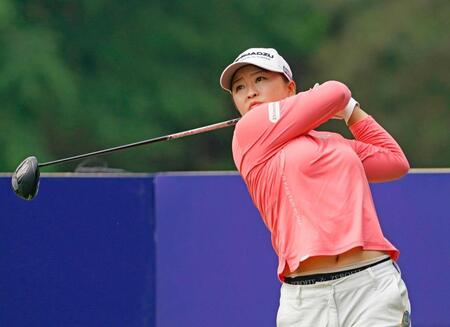 西郷真央　１打差暫定２位でＶ戦線浮上　高精度のショット連発！「安定感を続けていきながら、パットをしっかり決めたい」
