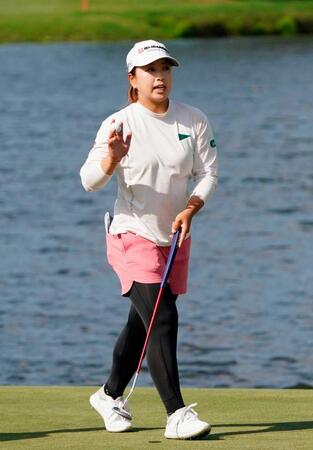 西郷真央　堂々首位浮上　強風切り裂いた！ショット好調継続　雪辱果たす絶好機「一打一打にしっかり集中したい」