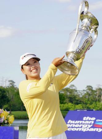 　最終ラウンド、プレーオフを制し、メジャー初優勝を果たした西郷真央＝カールトンウッズ・クラブ（共同）