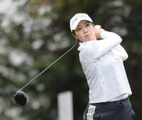 　４番、ティーショットを放つ葭葉ルミ（撮影・西岡正）