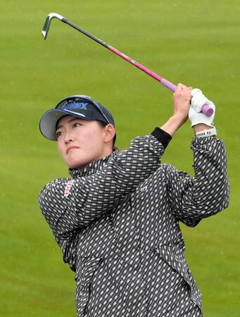 岩井千怜　３打差１３位急浮上　「雨は好き」悪天候なんの前半４バーディー　