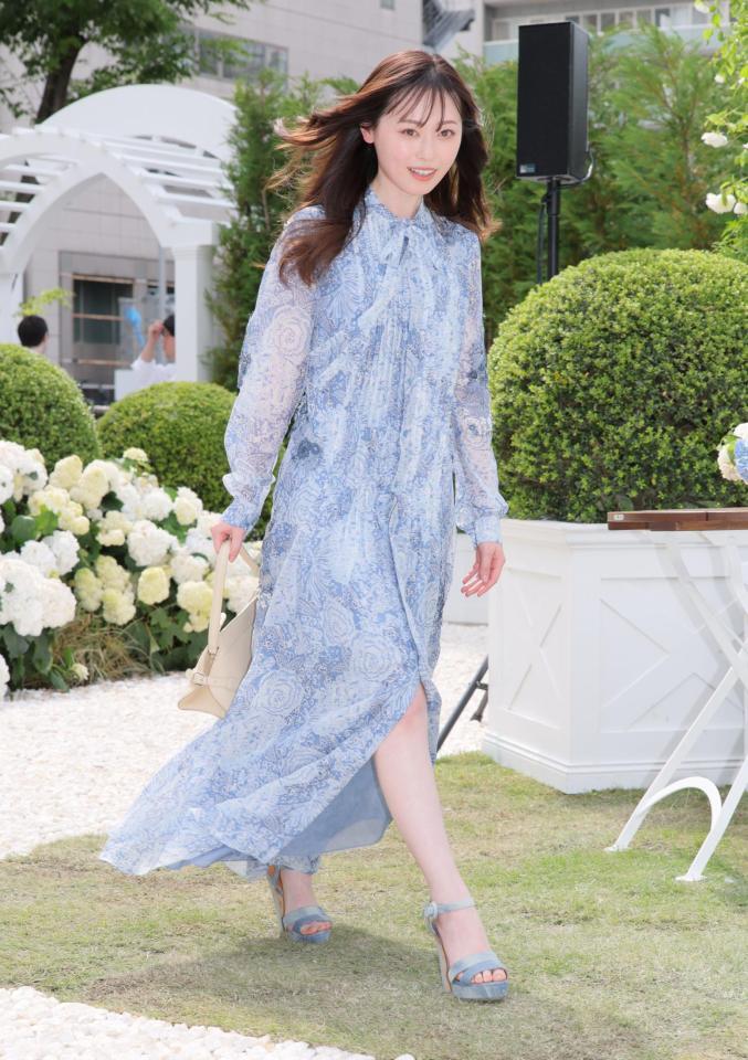 　レセプションに登場した福原遥（撮影・棚橋慶太）